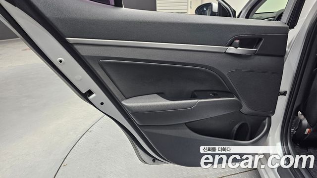 Hyundai AVANTE 2018 — photo 15