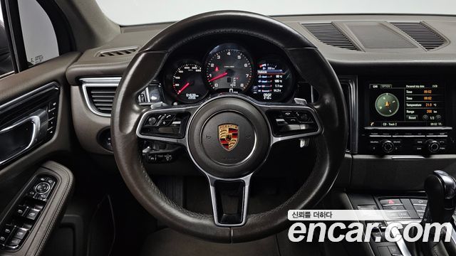 Porsche Macan 2014 — photo 19