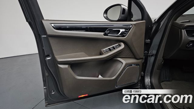 Porsche Macan 2014 — photo 14