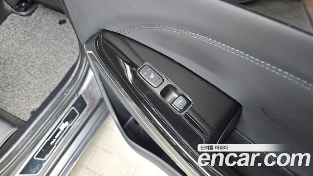 Kia K7 2018 — photo 19