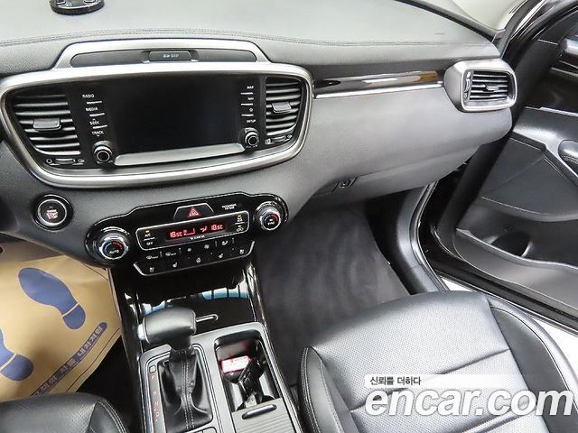 Kia Sorento 2018 — photo 11