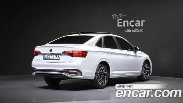 Volkswagen Jetta 2023 — photo 2