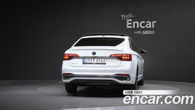 Volkswagen Jetta 2023 — photo 4