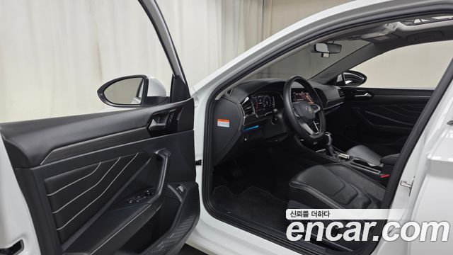 Volkswagen Jetta 2023 — photo 10
