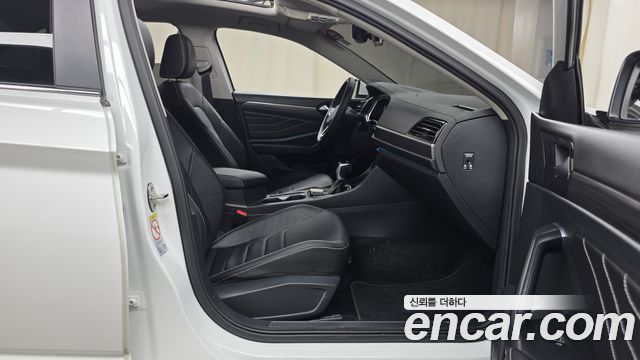 Volkswagen Jetta 2023 — photo 11
