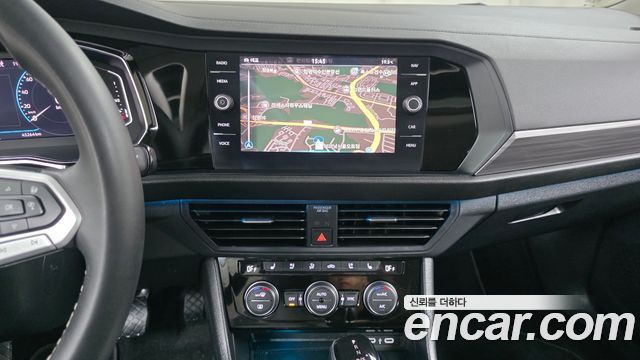 Volkswagen Jetta 2023 — photo 14