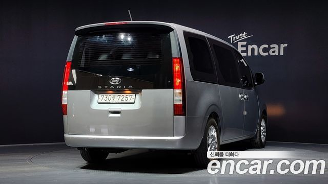 Hyundai Staria 2022 — photo 2