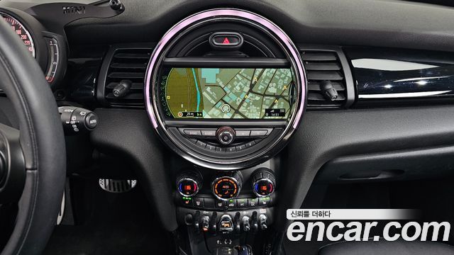 Mini Cooper 2018 — photo 17