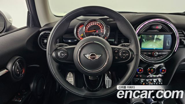 Mini Cooper 2018 — photo 18