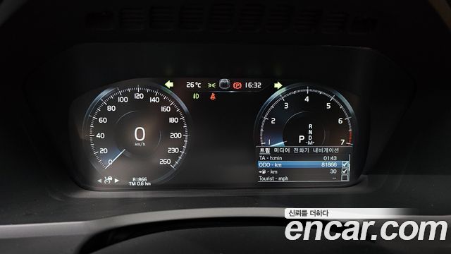 Volvo XC90 2021 — photo 11