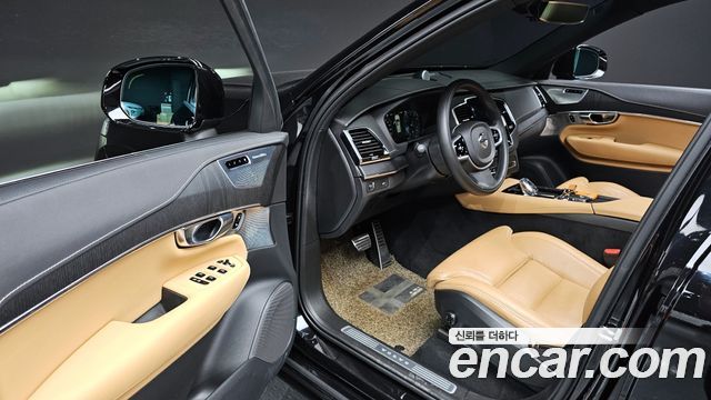 Volvo XC90 2021 — photo 13