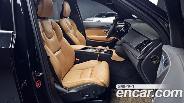 Volvo XC90 2021 — photo 16