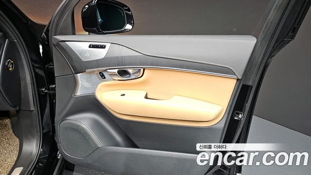 Volvo XC90 2021 — photo 27