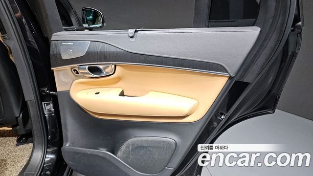 Volvo XC90 2021 — photo 30