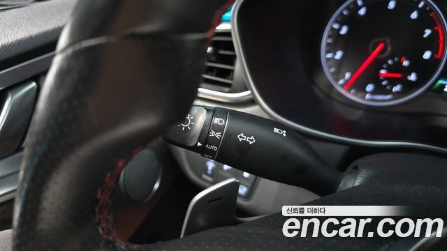 Genesis G70 2019 — photo 28