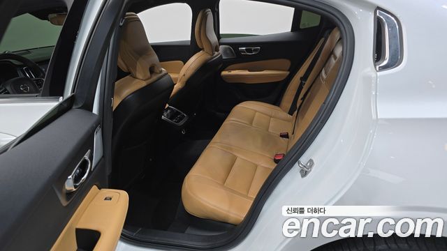 Volvo S60 2020 — photo 11