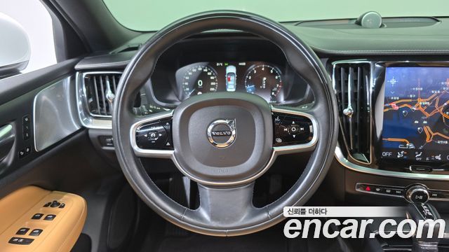 Volvo S60 2020 — photo 13