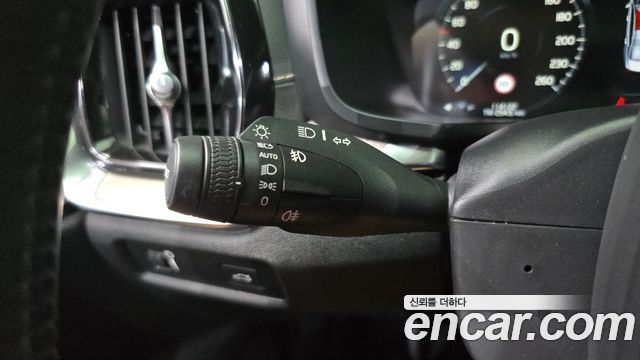 Volvo S60 2020 — photo 17