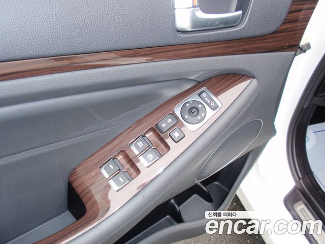 Kia K7 2016 — photo 11