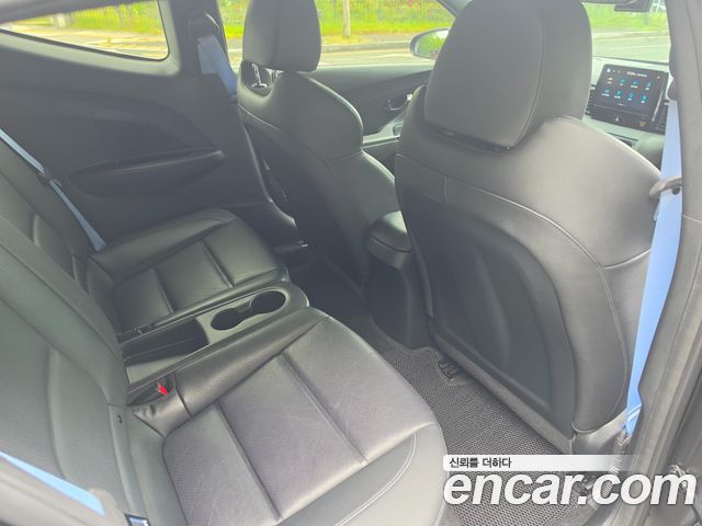 Hyundai Veloster 2021 — photo 18