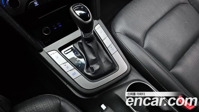 Hyundai AVANTE 2016 — photo 9