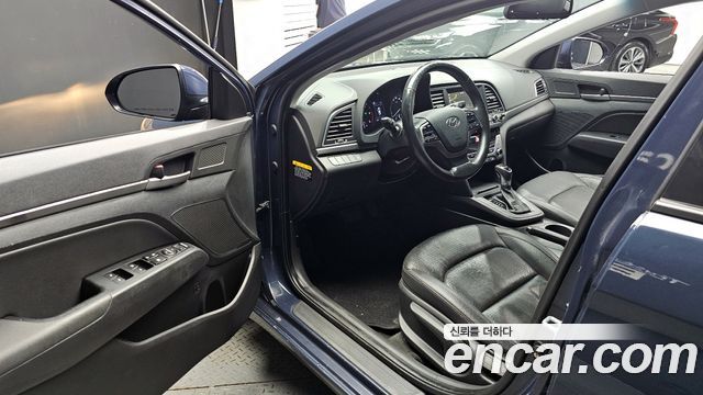 Hyundai AVANTE 2016 — photo 10