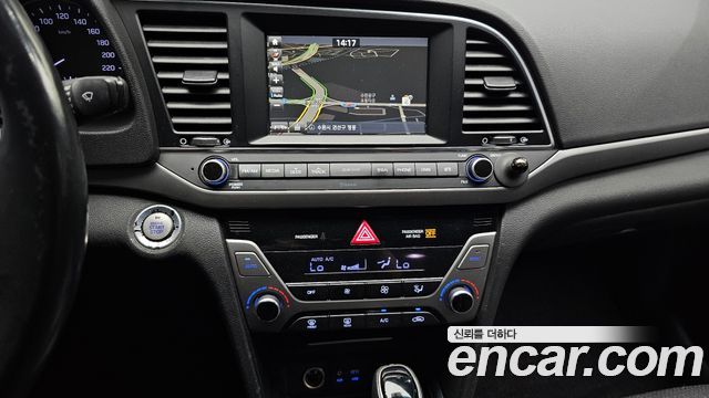 Hyundai AVANTE 2016 — photo 13
