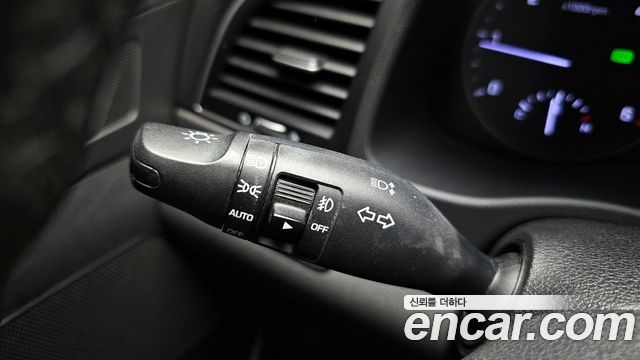 Hyundai AVANTE 2016 — photo 17