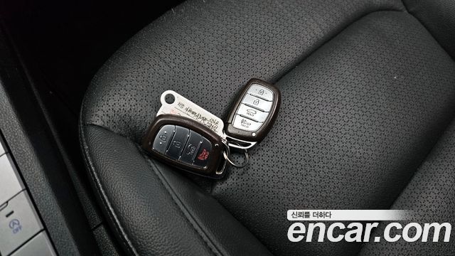 Hyundai AVANTE 2016 — photo 18