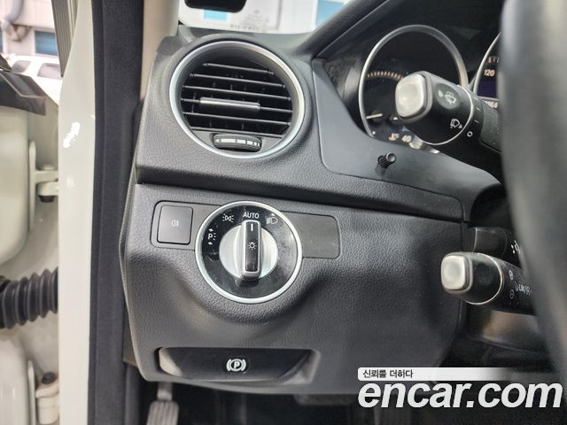 Mercedes-Benz C-Class 2013 — photo 11
