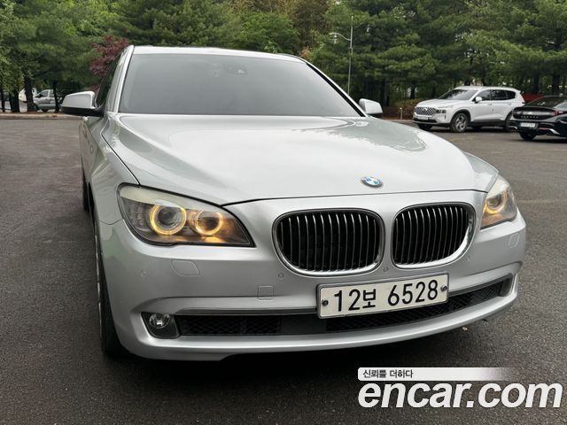 BMW 7-Series 2011 — photo 2
