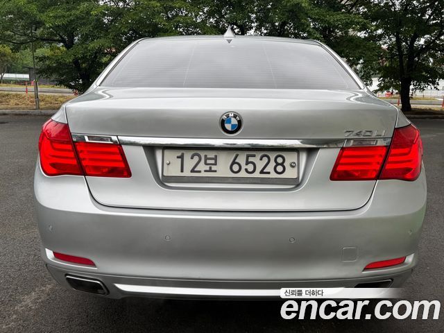 BMW 7-Series 2011 — photo 4
