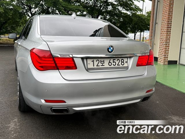 BMW 7-Series 2011 — photo 5
