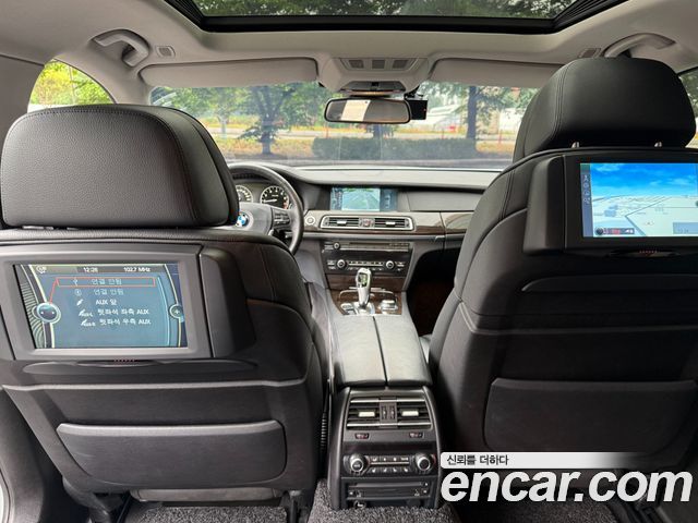 BMW 7-Series 2011 — photo 15