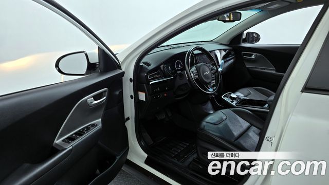 Kia Niro 2023 — photo 10