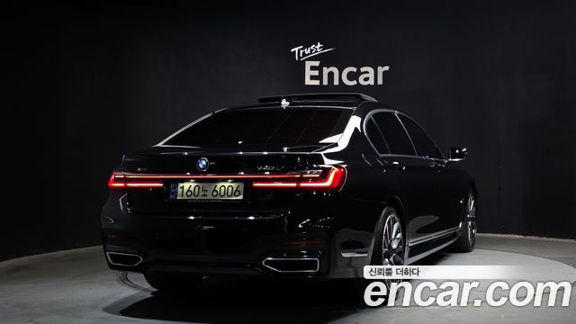 BMW 7-Series 2022 — photo 2
