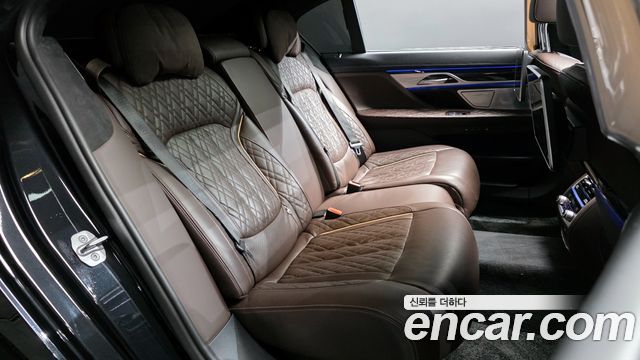 BMW 7-Series 2022 — photo 17