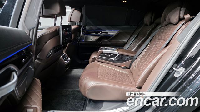 BMW 7-Series 2022 — photo 18