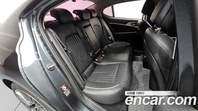 Genesis G70 2018 — photo 17