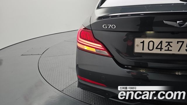 Genesis G70 2018 — photo 9