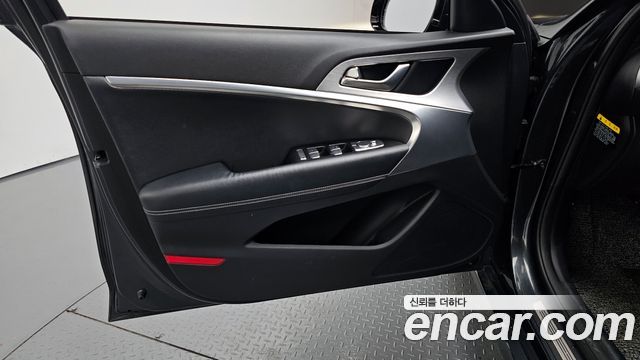 Genesis G70 2018 — photo 14