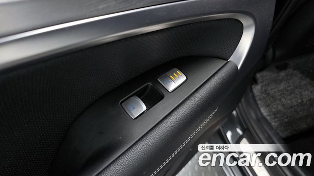 Genesis G70 2018 — photo 27