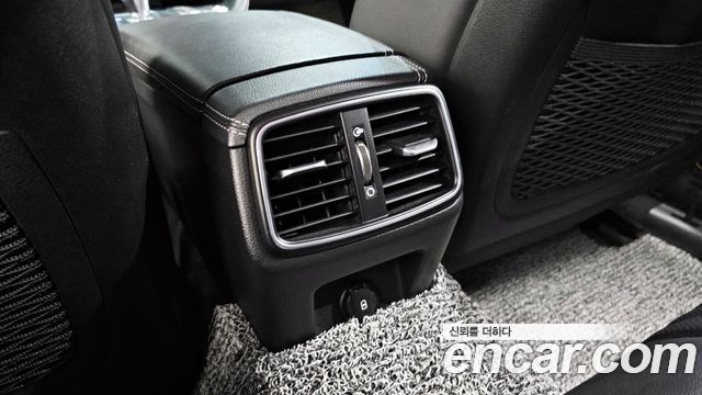 Genesis G70 2018 — photo 28