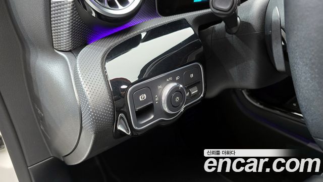 Mercedes-Benz A-Class 2020 — photo 23