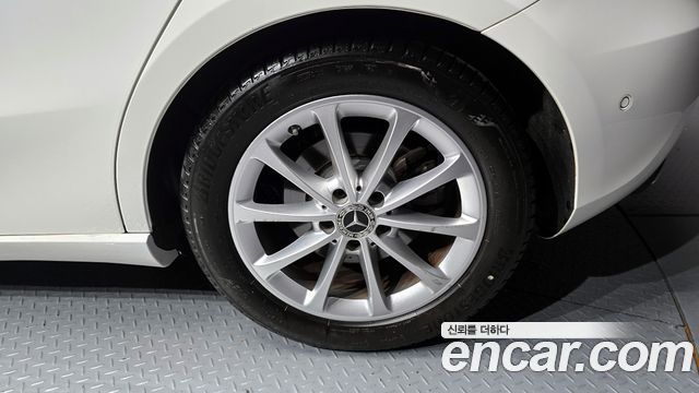 Mercedes-Benz A-Class 2020 — photo 7