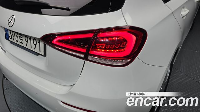 Mercedes-Benz A-Class 2020 — photo 9