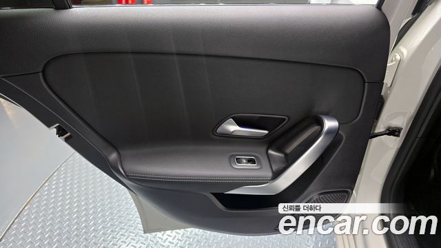Mercedes-Benz A-Class 2020 — photo 15