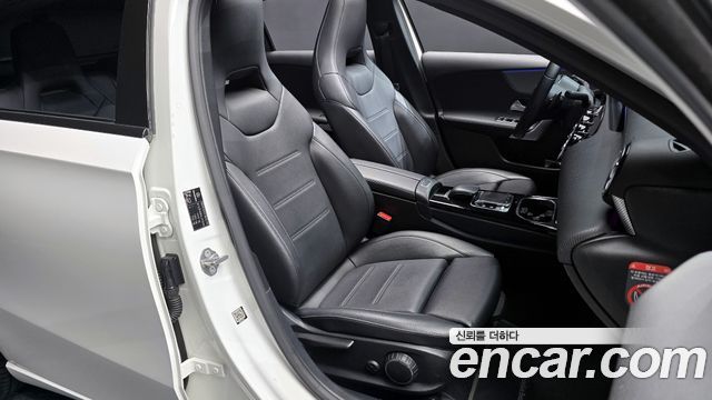 Mercedes-Benz A-Class 2020 — photo 16