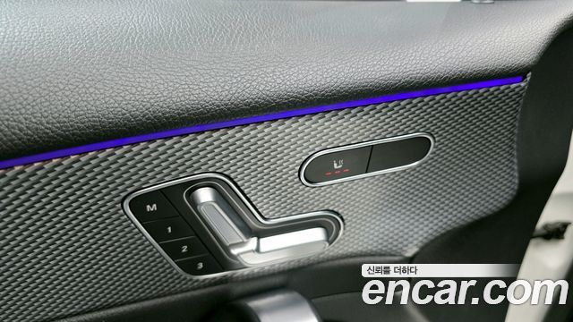 Mercedes-Benz A-Class 2020 — photo 32