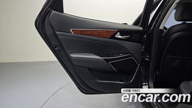 Kia K7 2017 — photo 15